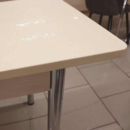 Стол Айсберг-мини PL 960(1260)*600, ЛДСП Дуб мол., пластик Бежевые цветы/нога ПРЯМ хром 4